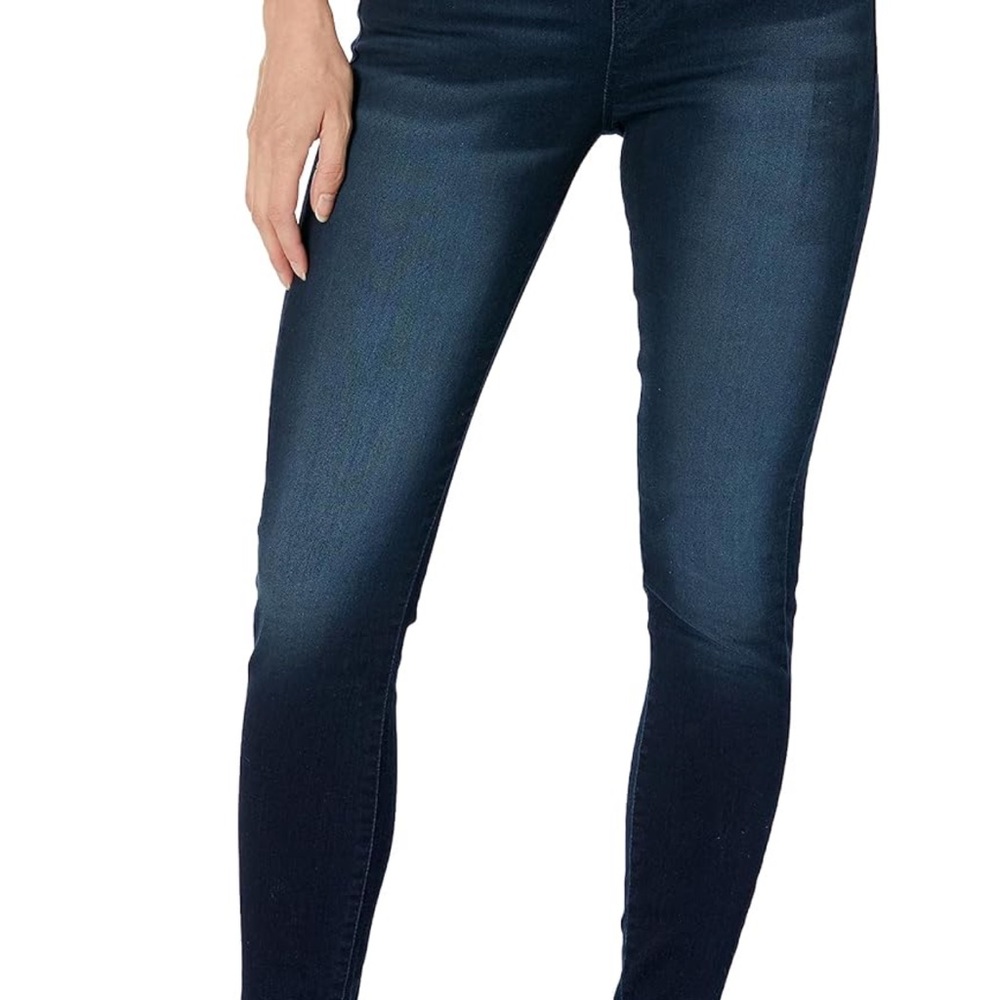 Levi Strauss Signature Totally Shaping pull-on skinny jeans - Picture 10 of 10